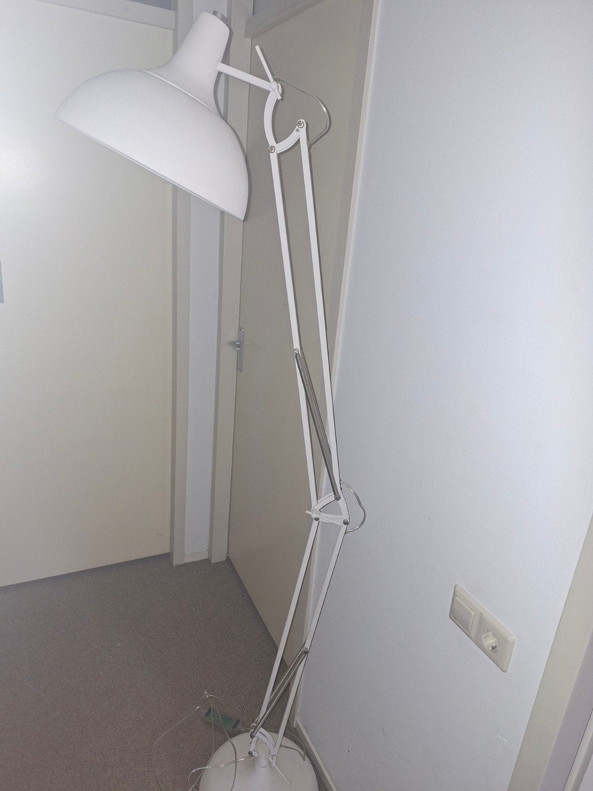 Witte staande lamp met verstelbare arm, Ophalen, Zo goed als nieuw, 150 tot 200 cm