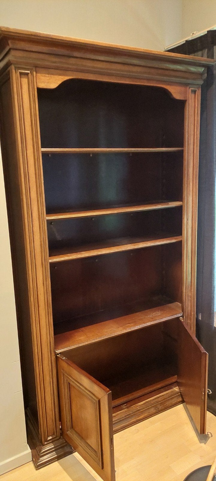 Houten kast met schappen en 2 deuren, Ophalen, Gebruikt, 100 tot 150 cm, 200 cm of meer