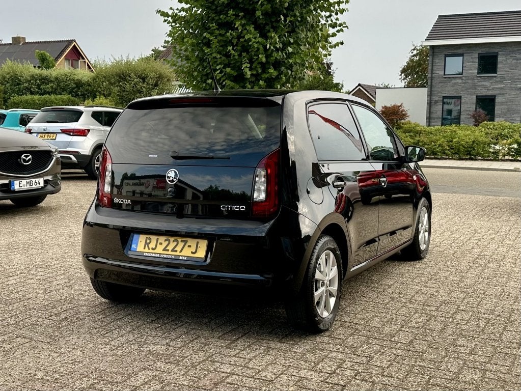 Skoda Citigo 1.0 Greentech Ambition Cruise Airco Bluetooth, Auto's, Start-stop-systeem, Gebruikt, Euro 6, Zwart