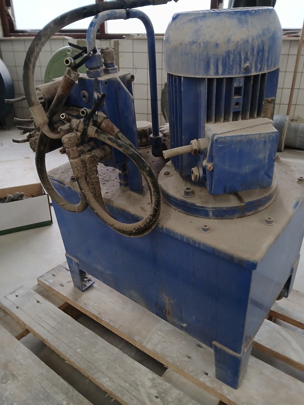 Hydraulische unit met 4 cilinders, Ophalen, Gebruikt