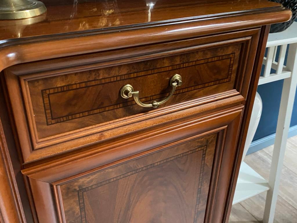 Klassiek dressoir in goede staat, Huis en Inrichting, Kasten | Dressoirs, Gebruikt, 150 tot 200 cm, 25 tot 50 cm, Met lade(s)