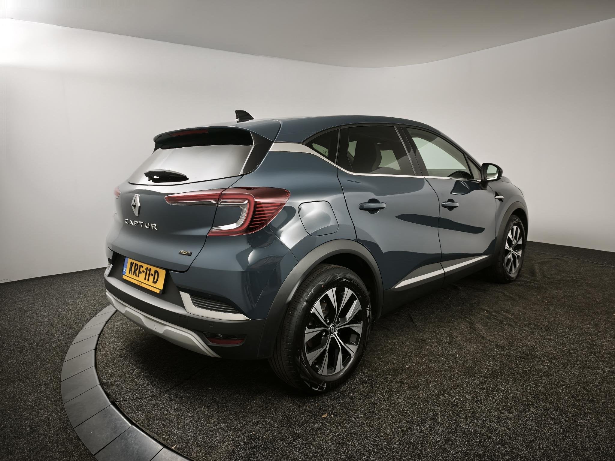 Renault Captur 1.6 E-Tech full hybrid 145 techno | Navigatie, Gebruikt, 715 kg, Blauw, Leder en Stof