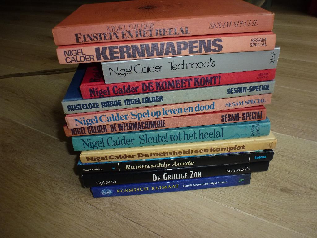 12 boeken van Nigel Calder, Gelezen, Nigel Calder, Ophalen of Verzenden, Natuurwetenschap