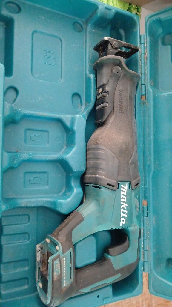 Makita DJR187 18V (Body) + Koffer & Zagen, Gebruikt, 600 tot 1200 watt, Ophalen of Verzenden, Makita
