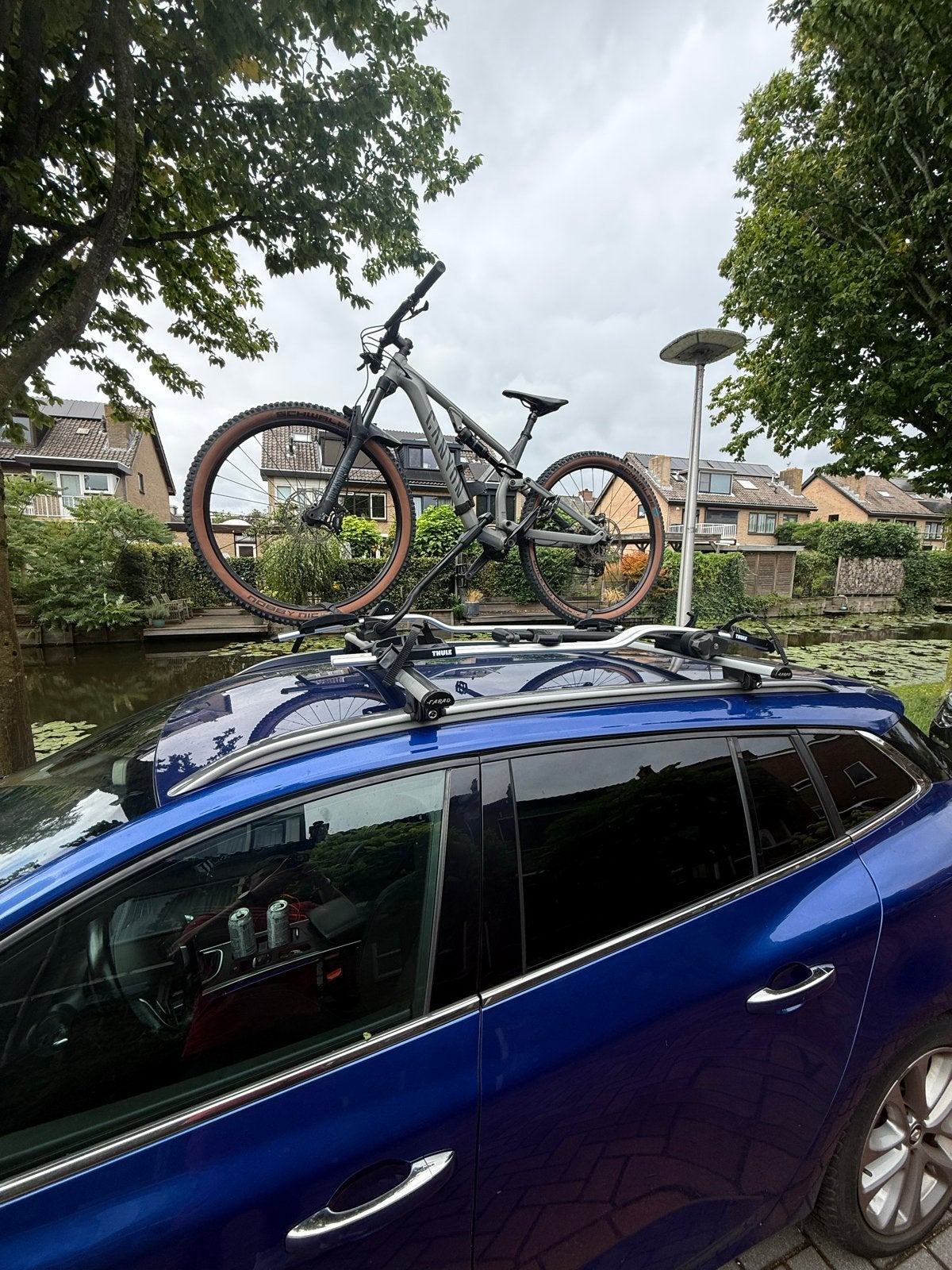 2x Thule ProRide 598 fietsendrager voor dakmontage, Auto diversen, Ophalen of Verzenden, Gebruikt