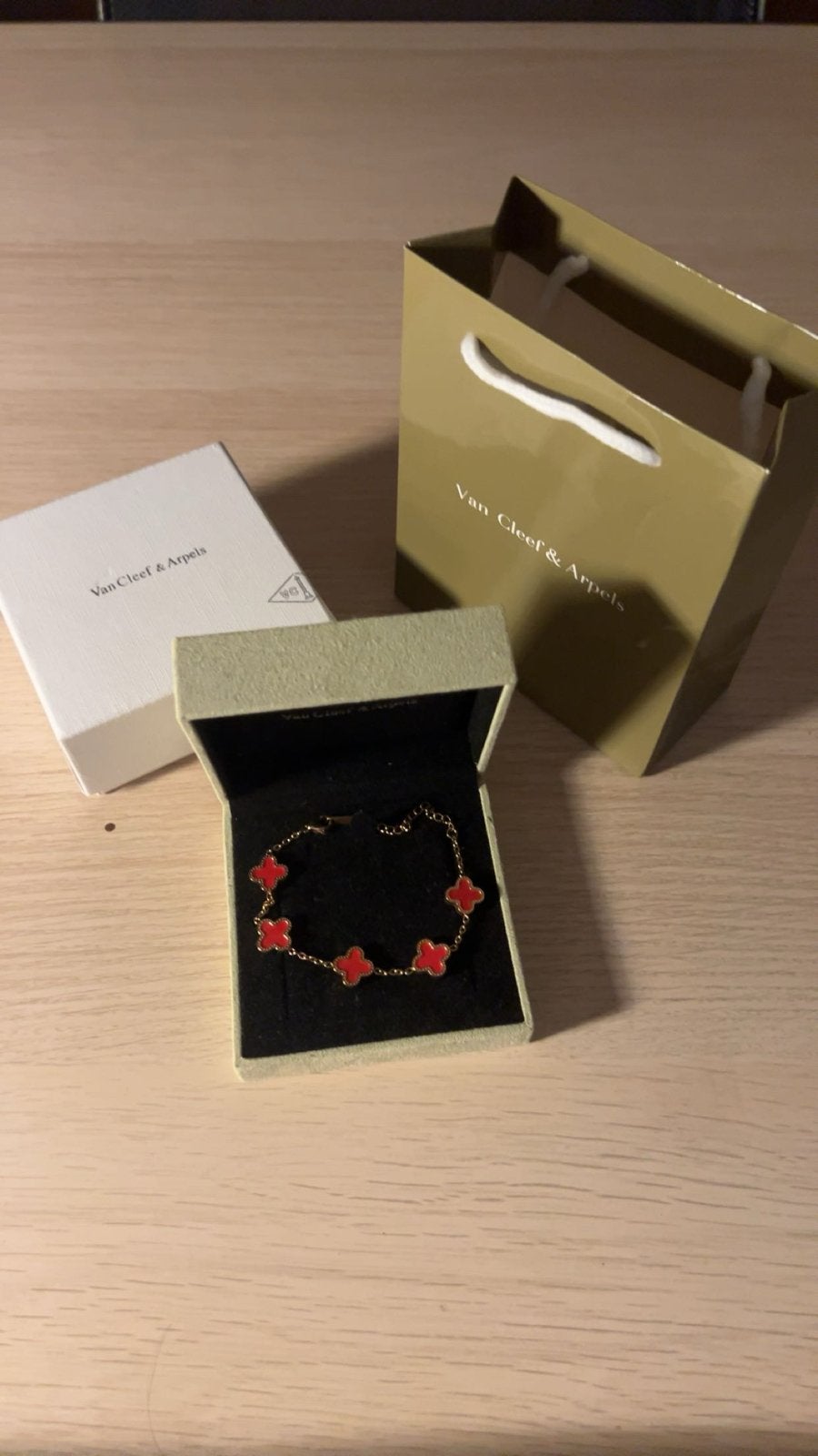 Van Cleef & Arpels Vintage Alhambra Armband Rood, Verzenden, Zo goed als nieuw, Rood, Goud
