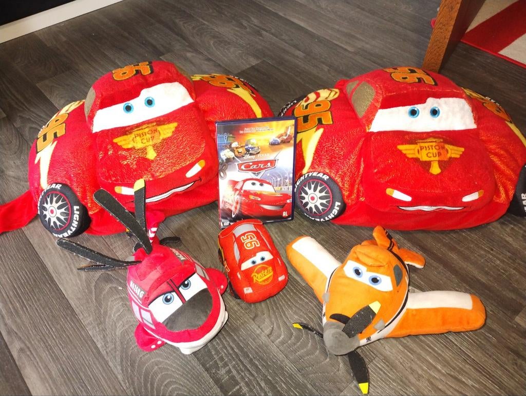 Cars knuffels, kussens en DVD set, Kinderen en Baby's, Speelgoed | Knuffels en Pluche, Ophalen of Verzenden, Gebruikt, Overige typen