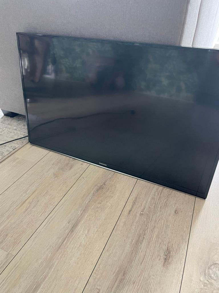 Samsung TV 72 cm breed, 44 cm hoog met wandsteun., Audio, Tv en Foto, Televisies, Ophalen of Verzenden, Gebruikt, 60 tot 80 cm