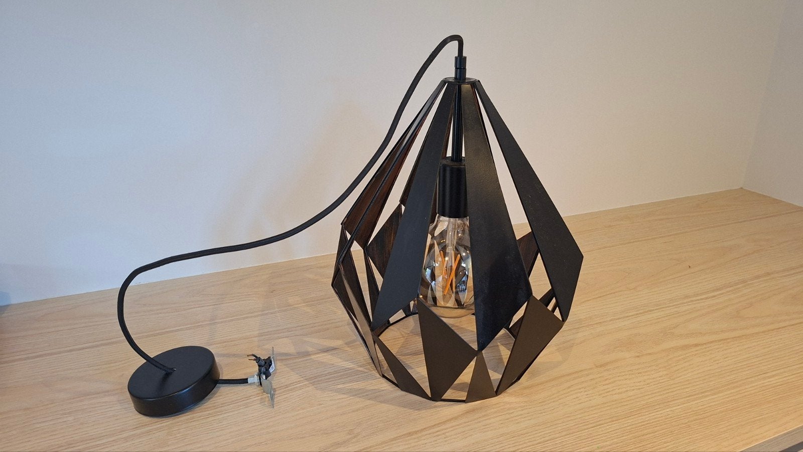 Moderne Zwarte Hanglamp met Geometrisch Design, Ophalen, Gebruikt, E27 (groot), Modern, Geometrisch