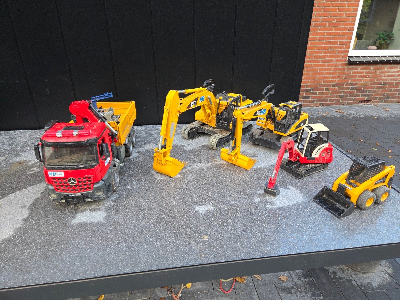 Grote set bruder speelgoed bouwvoertuigen (CAT, Mercedes), Ophalen, Gebruikt