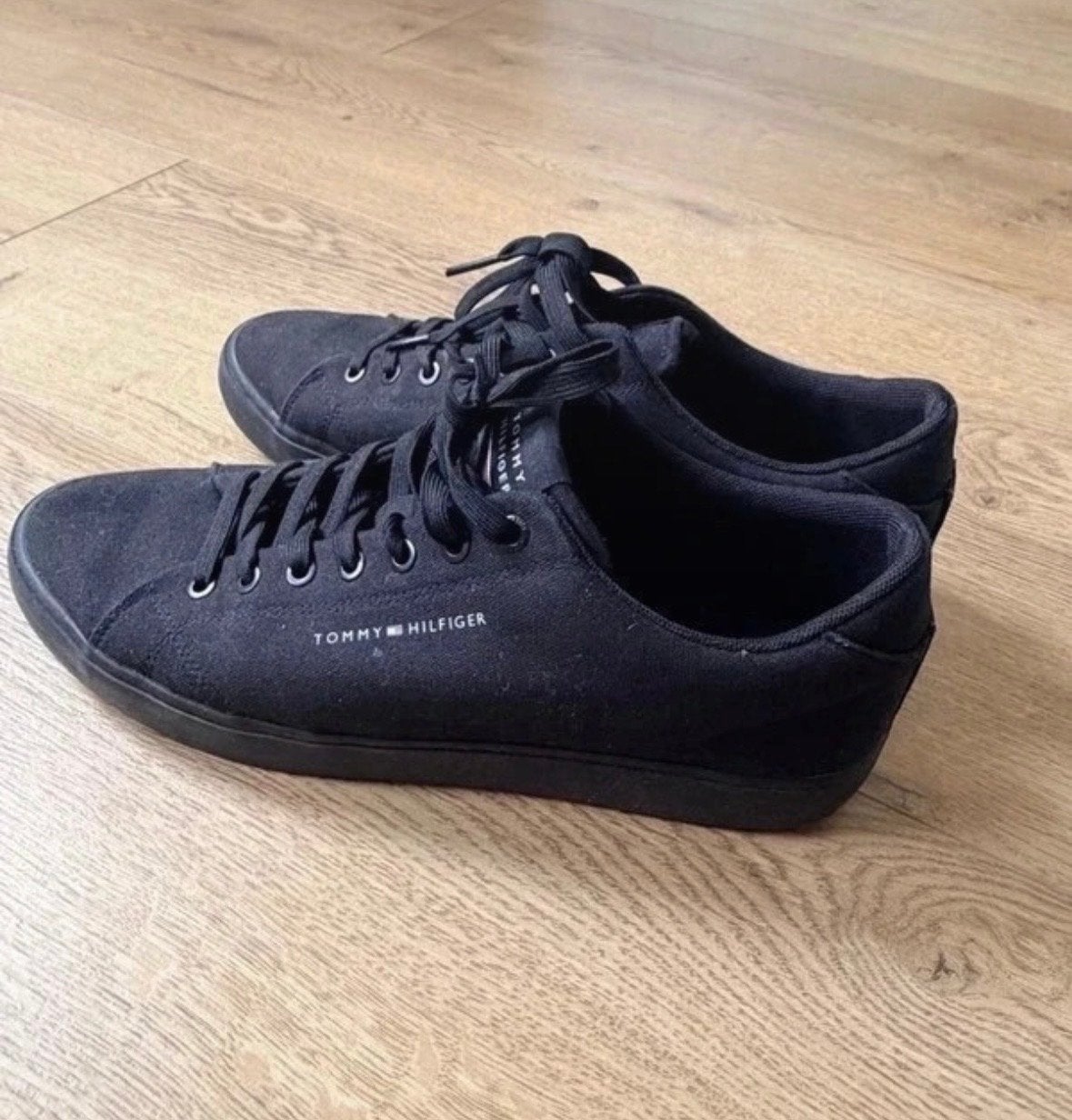Tommy Hilfiger sneakers maat 44, Ophalen, Zo goed als nieuw, Zwart, Sneakers of Gympen