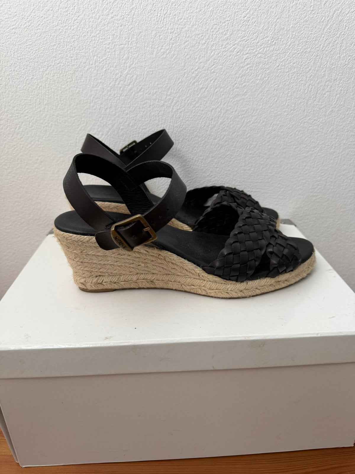 Notre V zwarte espadrilles met sleehak, maat 40, Kleding | Dames, Notre V, Zwart, Ophalen of Verzenden, Zo goed als nieuw