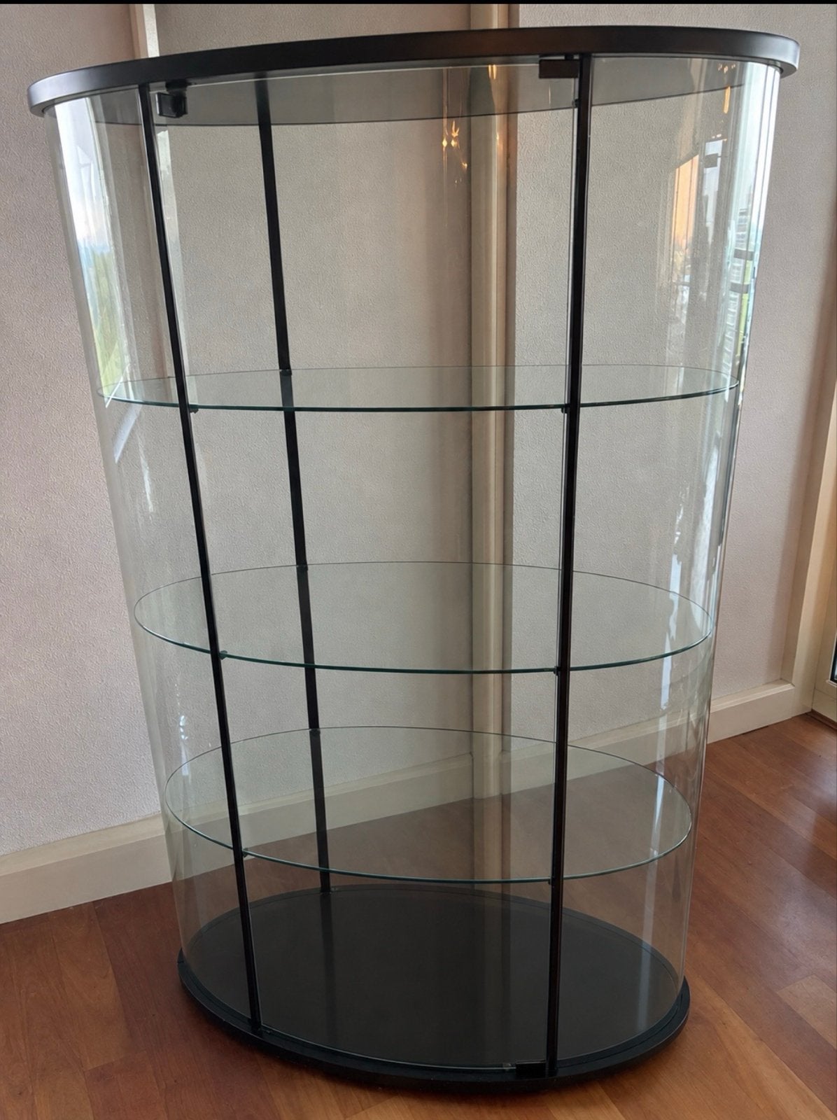 Glazen ovale vitrinekast met 3 planken - perfecte staat, Ophalen, Met plank(en), 100 tot 150 cm, 75 cm of meer