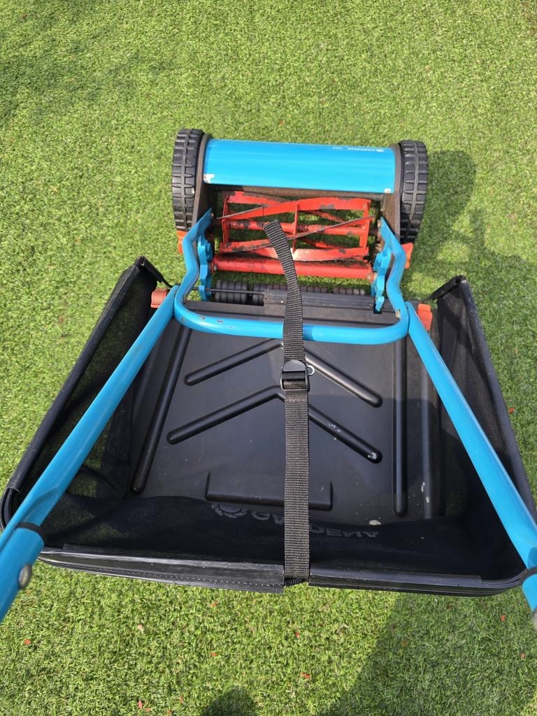 Gardena 300 kooimesmaaier grasmaaier met opvangbak, Ophalen, Handgrasmaaier, Zo goed als nieuw, Opvangbak