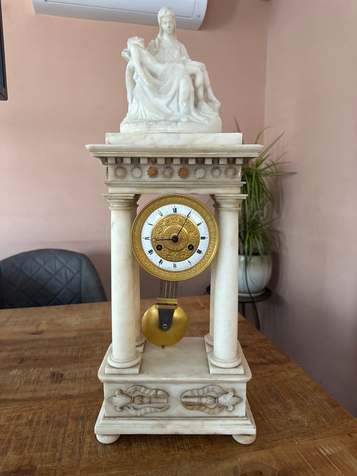 Antieke marmeren pendule met sculptuur, Antiek en Kunst, Antiek | Klokken, Ophalen