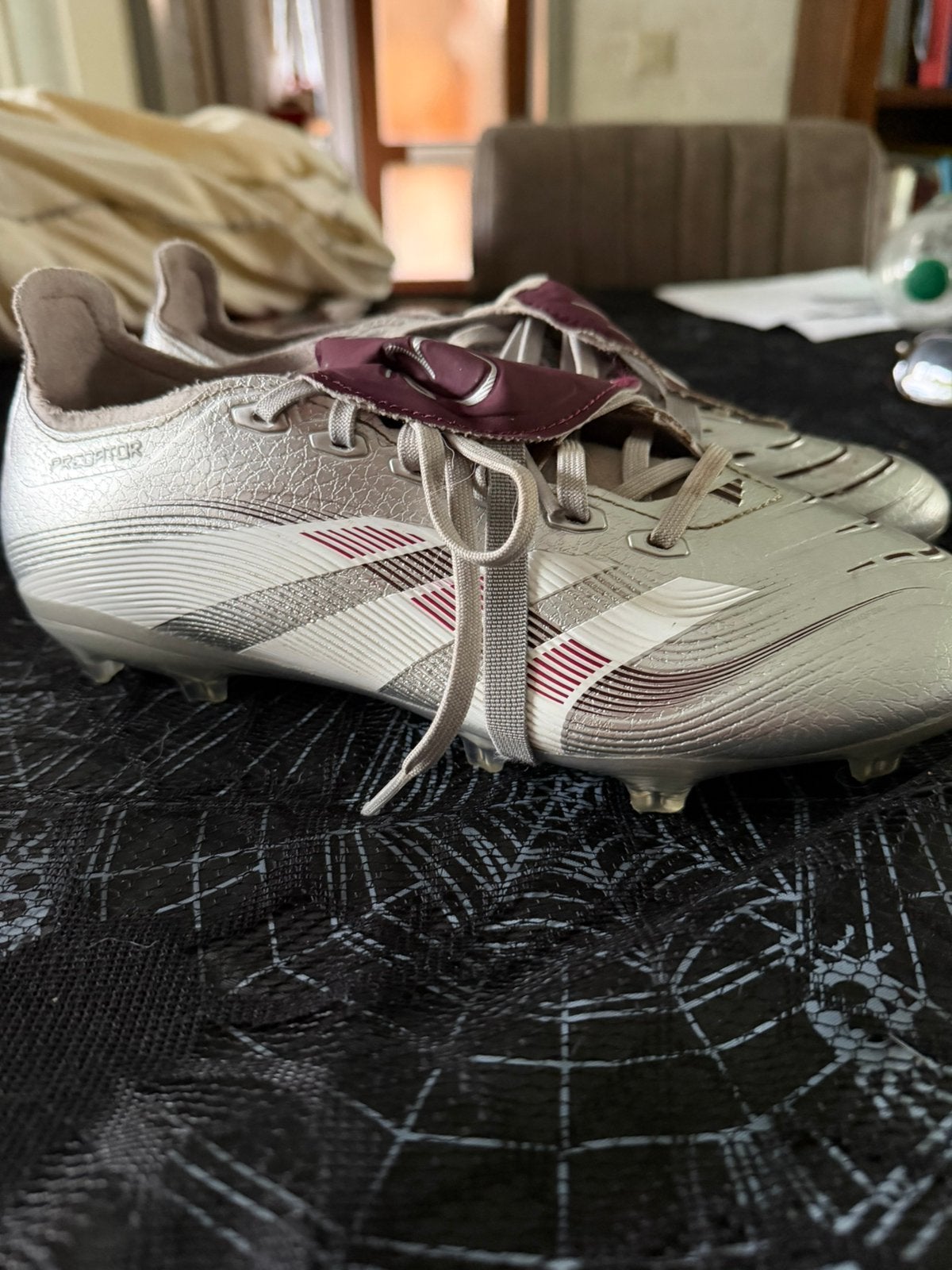adidas Predator League  Silver/Legacy Burgundy/Maroon, Maat XS of kleiner, Ophalen of Verzenden, Zo goed als nieuw, Schoenen