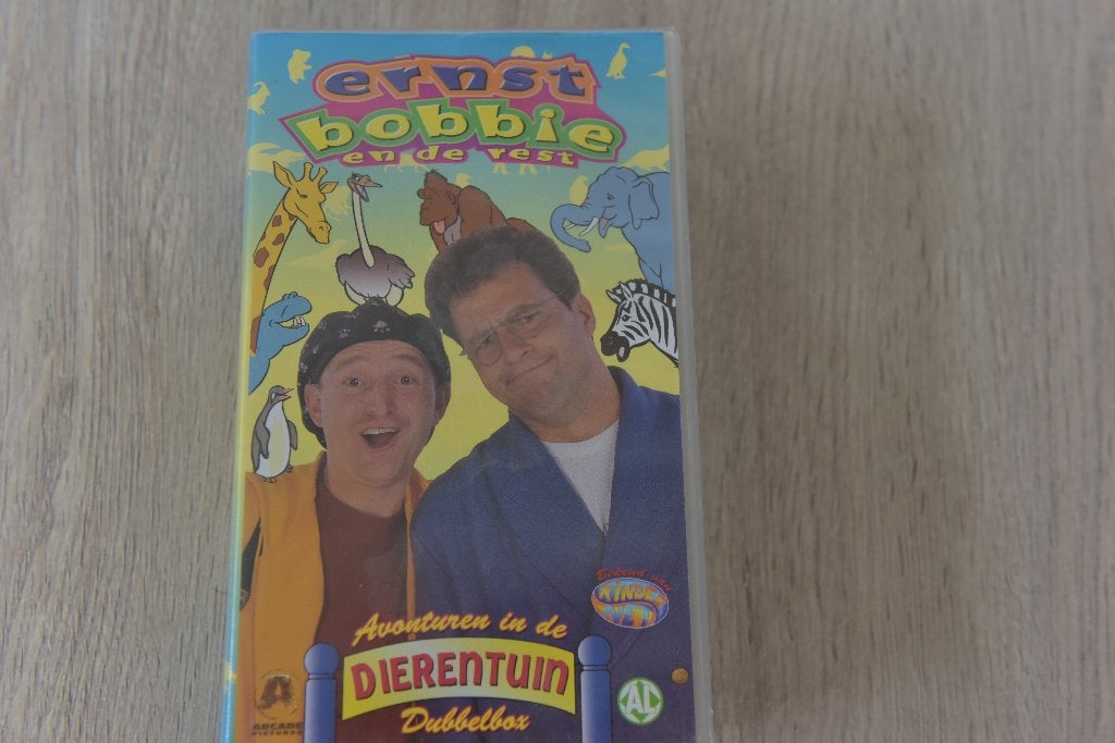 VHS -- ERNST EN BOBBIE EN DE REST - AVONTUREN IN DE DIERENTU, Boxset, Verzenden, Alle leeftijden, Nederlands