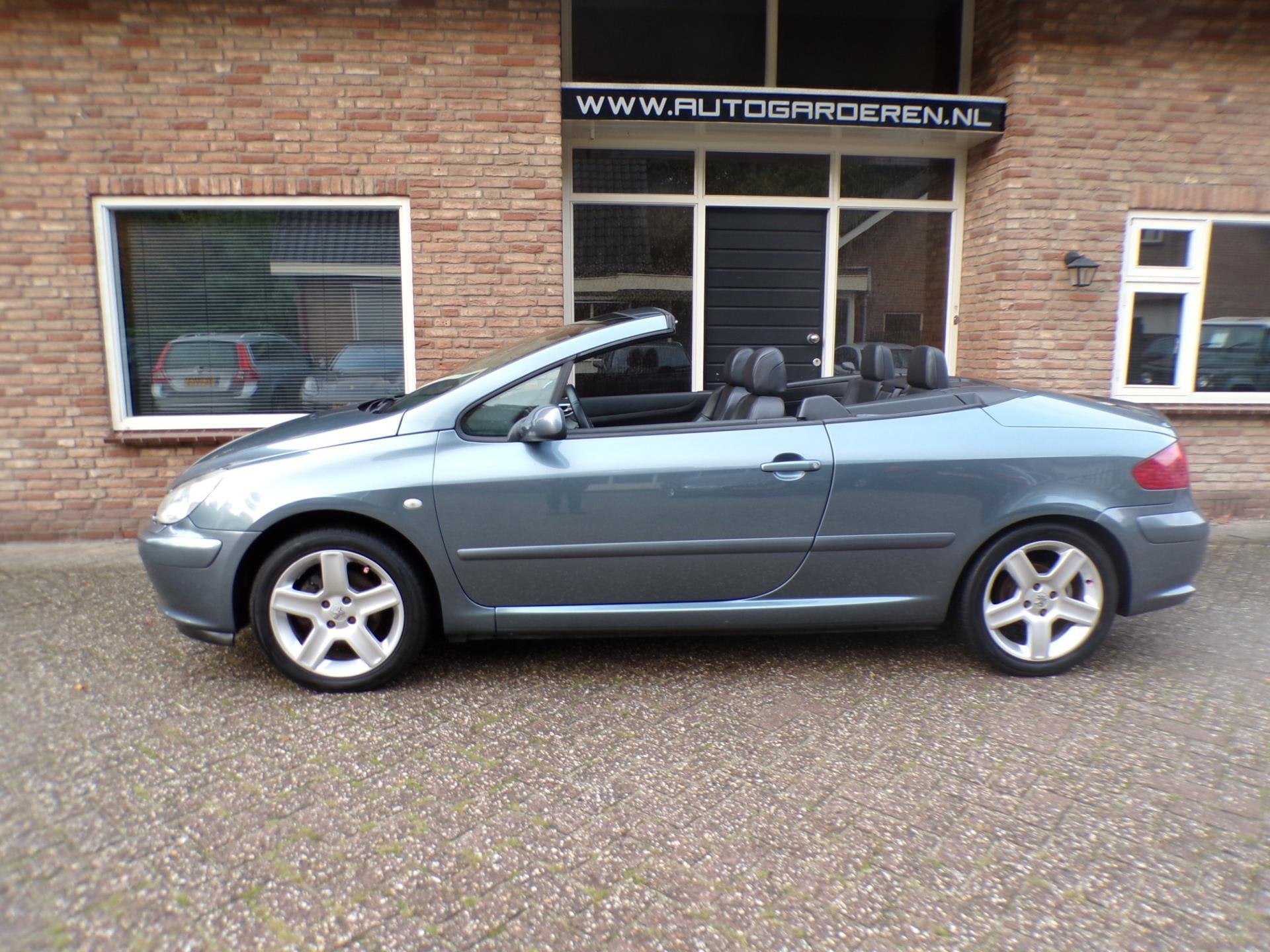 Peugeot 307 CC 2.0-16V Clima / Leder / Stoelverwarming, Auto's, Voorwielaandrijving, Gebruikt, Zwart, 4 cilinders