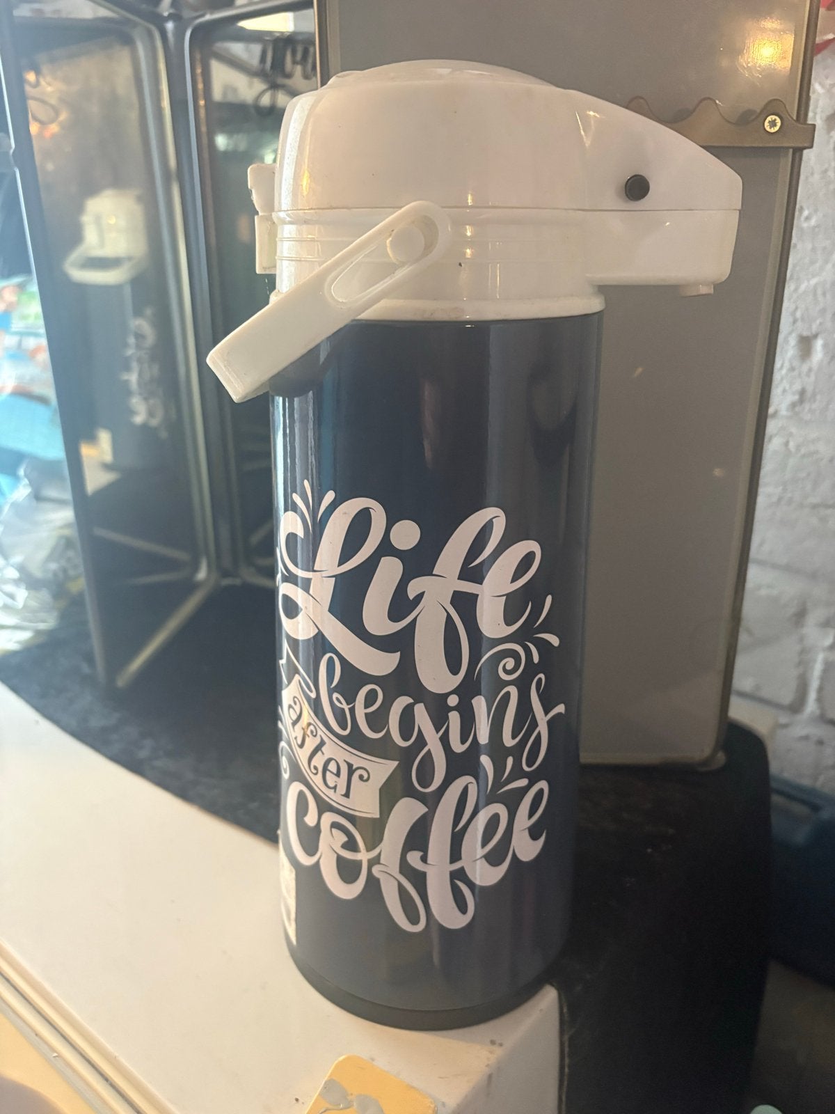 Thermoskan met pomp - "Life begins after coffee", Kunststof, Ophalen of Verzenden, Zwart, Overige merken