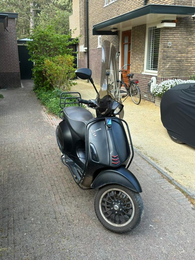 Te koop: Vespa Sprint 2016 mat zwart, Ophalen, Zo goed als nieuw, Benzine