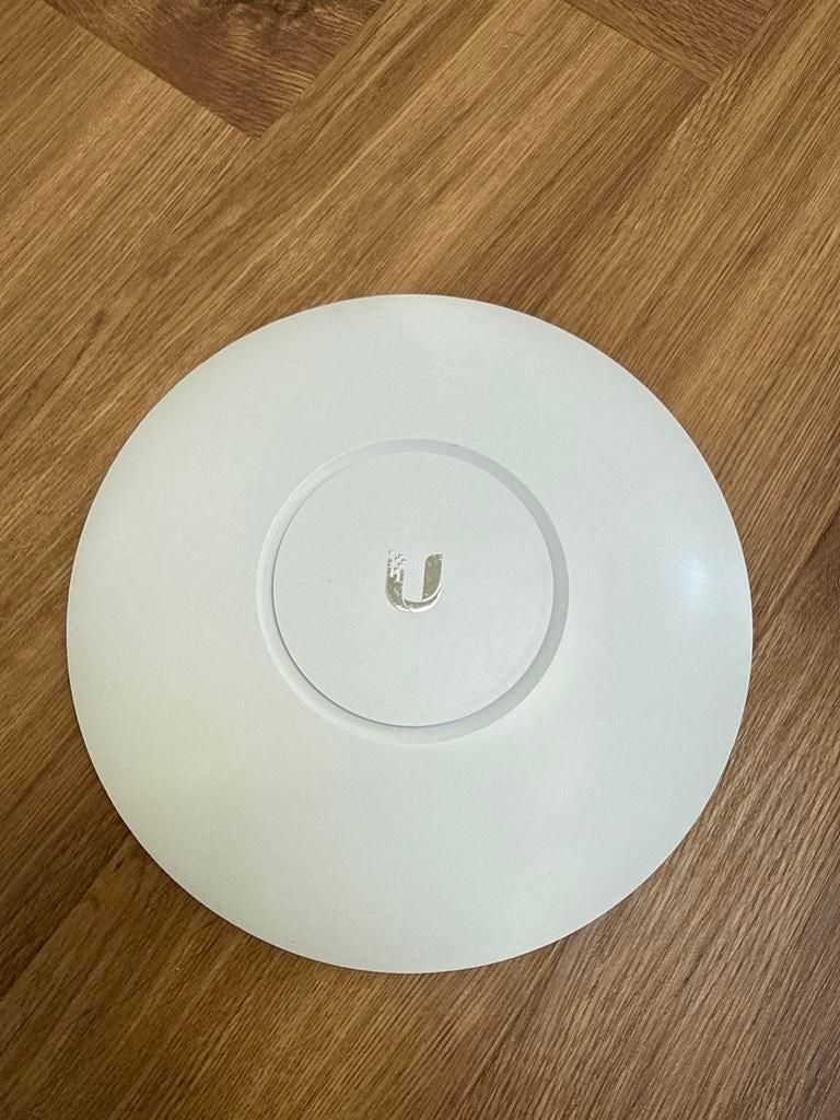 Ubiquiti UniFi UAP-AC-PRO accesspoint, Computers en Software, Accesspoints, Ophalen of Verzenden, Gebruikt