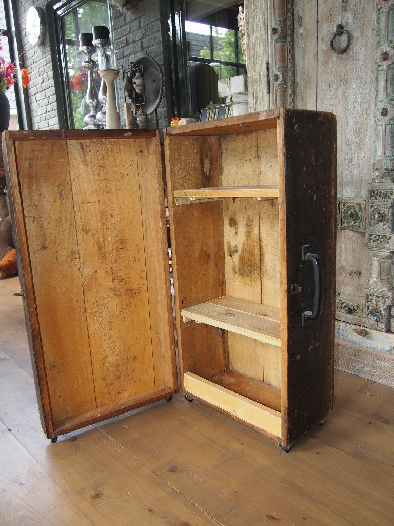 Oude houten kist/kastje op wielen - Nachtkastje, Ophalen, Gebruikt