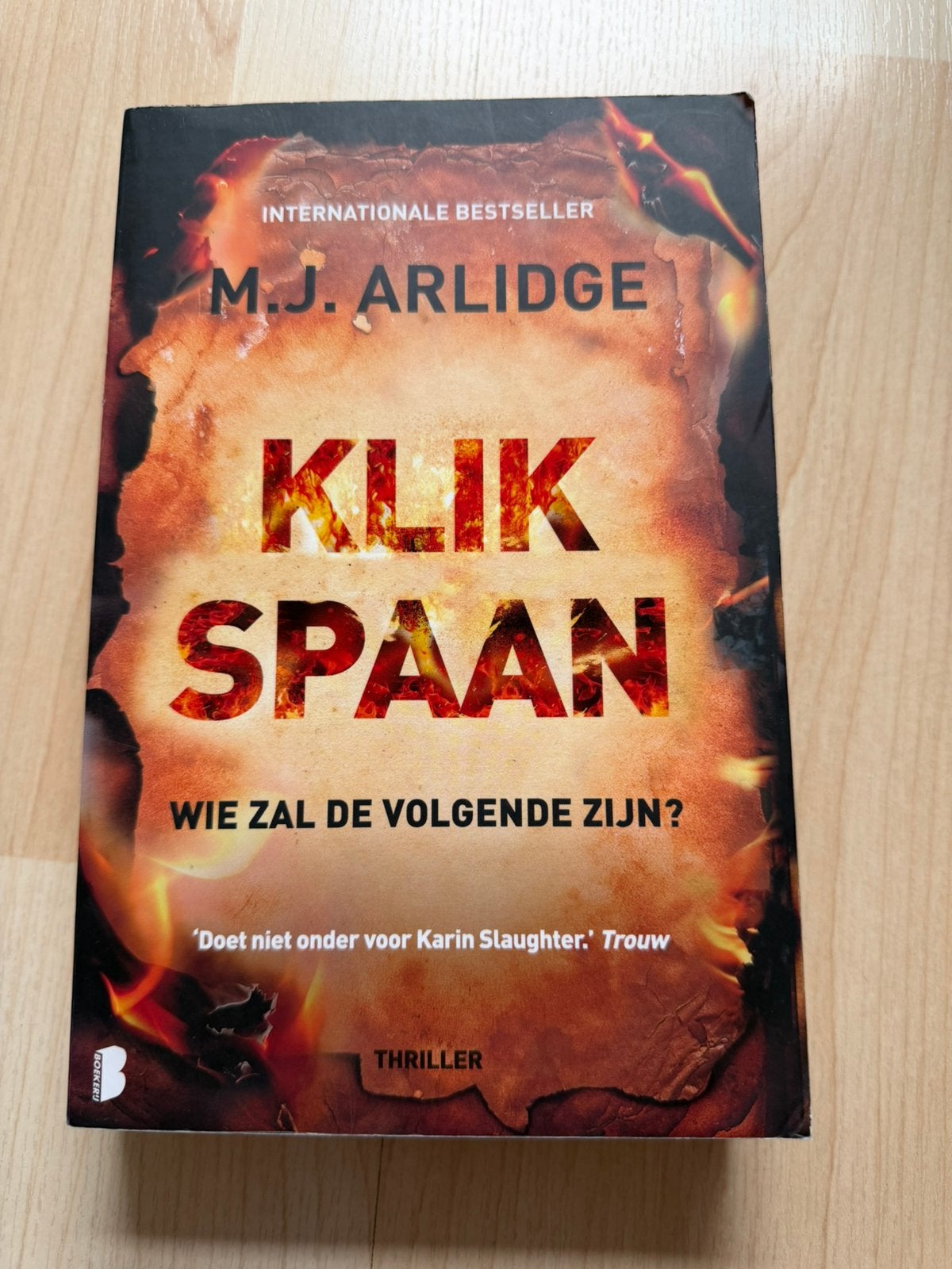 M.J. Arlidge - Klikspaan, Ophalen of Verzenden, Zo goed als nieuw, Nederland, M.J. Arlidge
