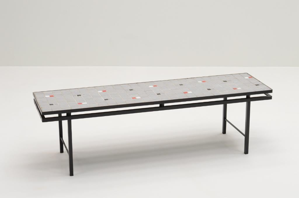 Keramiek tegel bijzettafel, Duits jaren 70. Vintage Design., Minder dan 45 cm, Gebruikt, Metaal of Aluminium, Ophalen of Verzenden