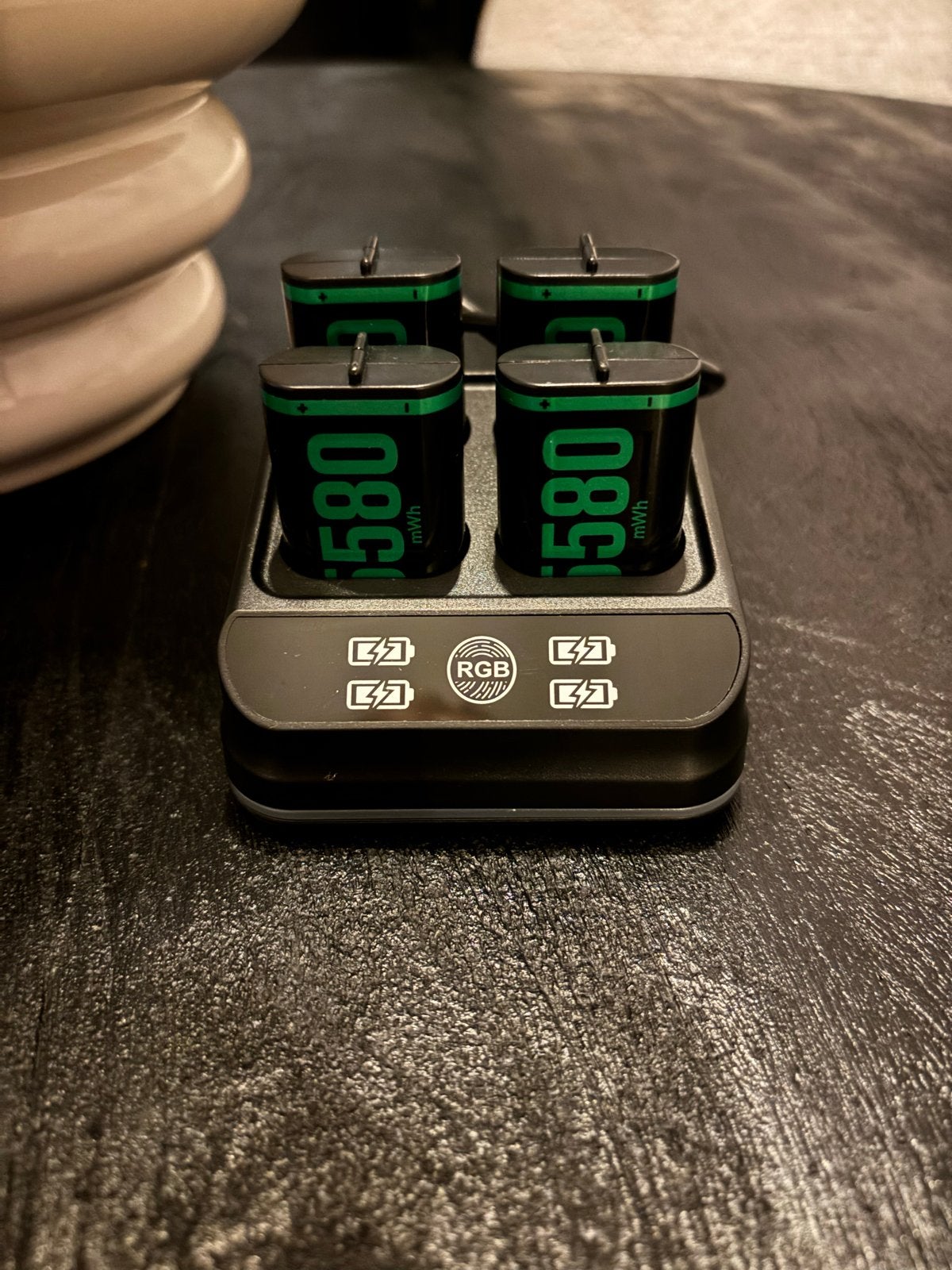 Oplaadstation met 4 oplaadbare batterijen (1580 mWh), Ophalen, Zo goed als nieuw, Oplaadbaar
