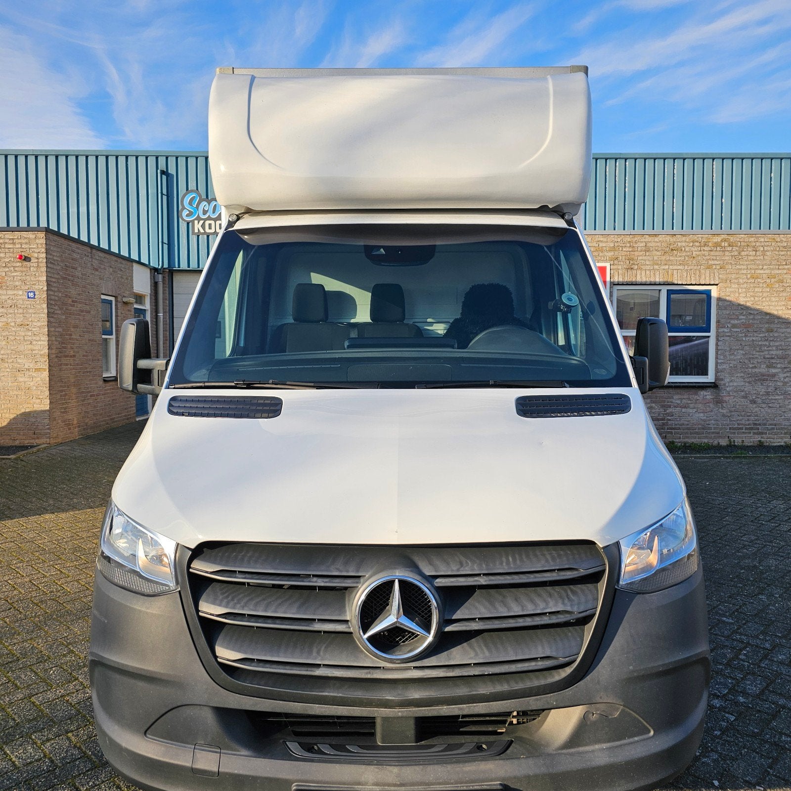 Bakwagen verhuiswagen kmvrij huren/Bestelbus met laadklep, Diensten en Vakmensen, Verhuur | Auto en Motor, Met chauffeur, Verhuiswagen of Bestelauto