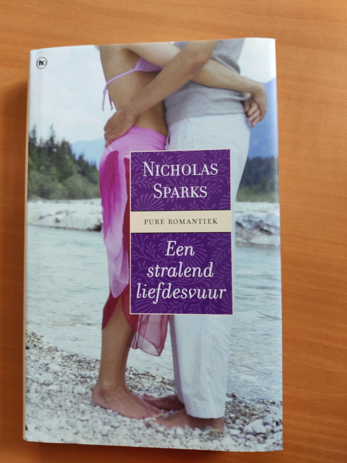 Een Stralend Liefdesvuur - Nicholas Sparks, Boeken, Ophalen of Verzenden, Gelezen, Nicholas Sparks, Nederland