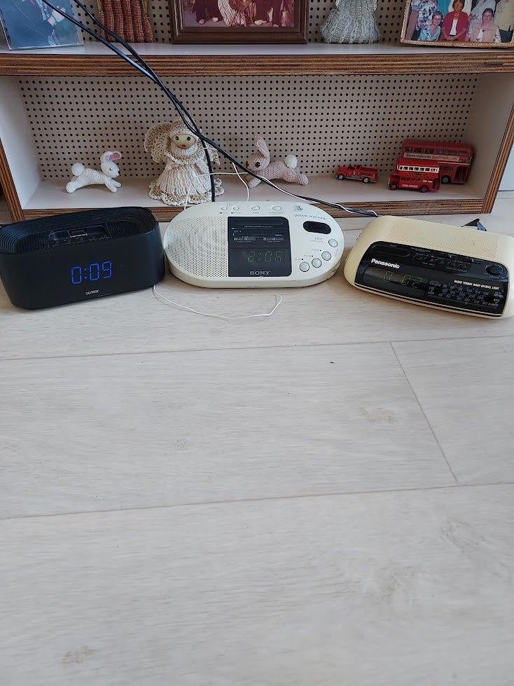 3 Wekkerradios Sony Dream Machine Panasonic Denver met blauw, Witgoed en Apparatuur, Wekkers, Ophalen of Verzenden, Gebruikt, Digitaal