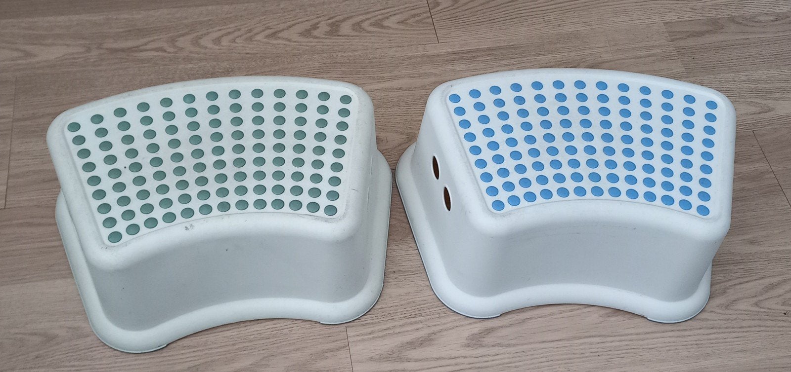 Twee opstap krukjes, één prijs., Ophalen