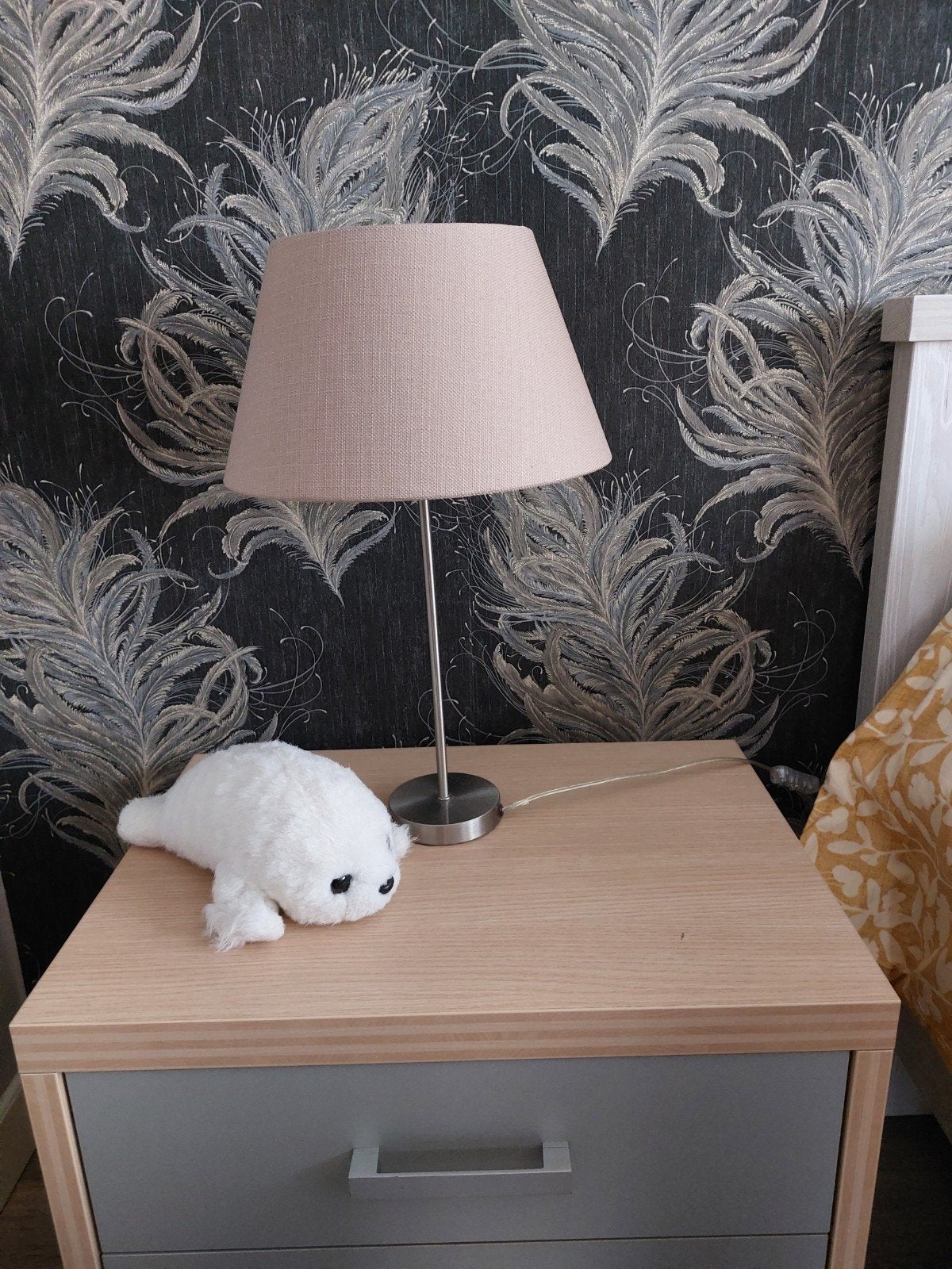 Mooie lampen  x 2..kleur taupe , ook nog 2 in groen, Huis en Inrichting, Slaapkamer | Nachtkastjes, Ophalen of Verzenden, Minder dan 45 cm