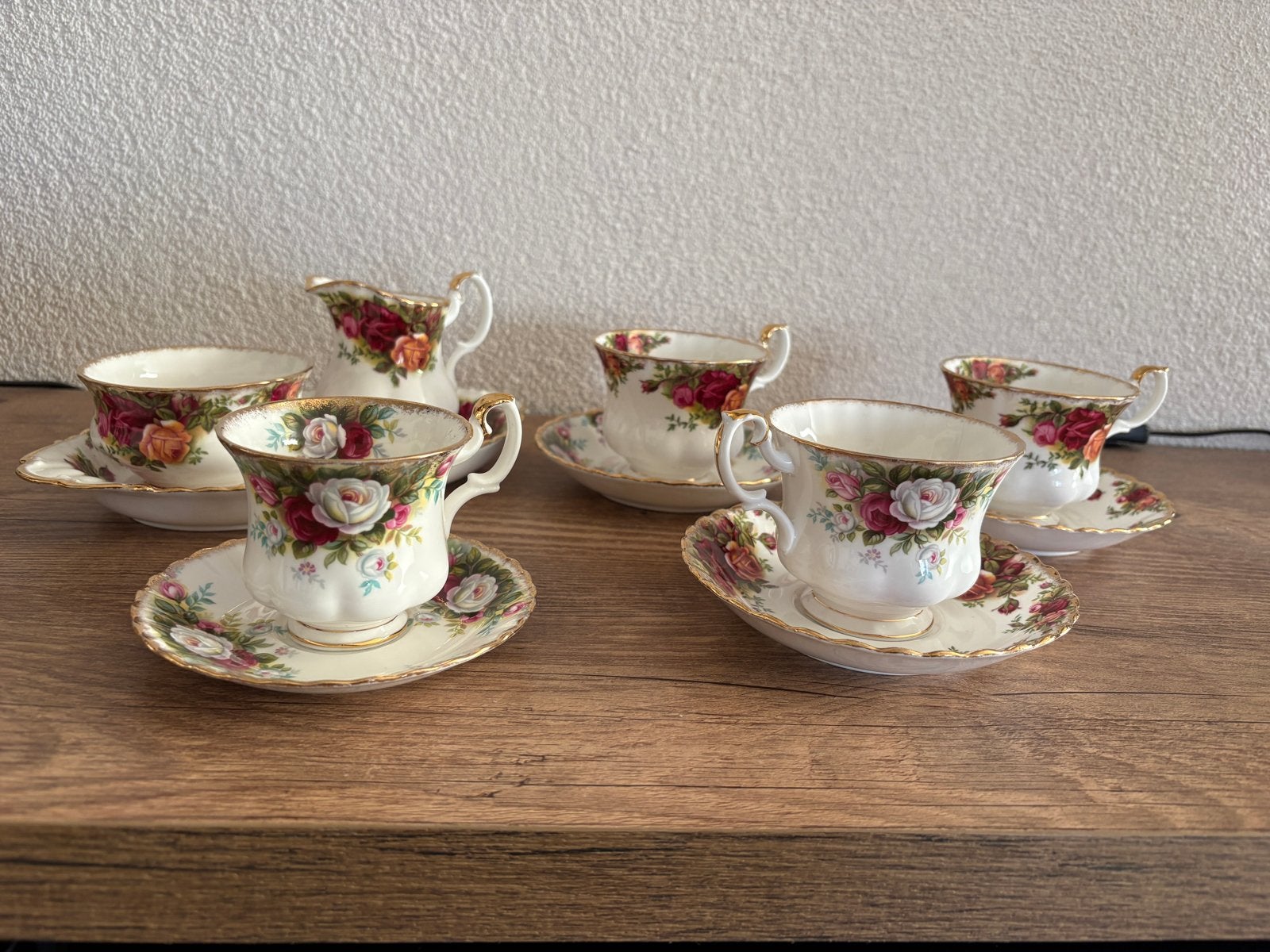 Royal Albert en Queen's porseleinen theeservies, Antiek en Kunst, Antiek | Servies compleet, Ophalen