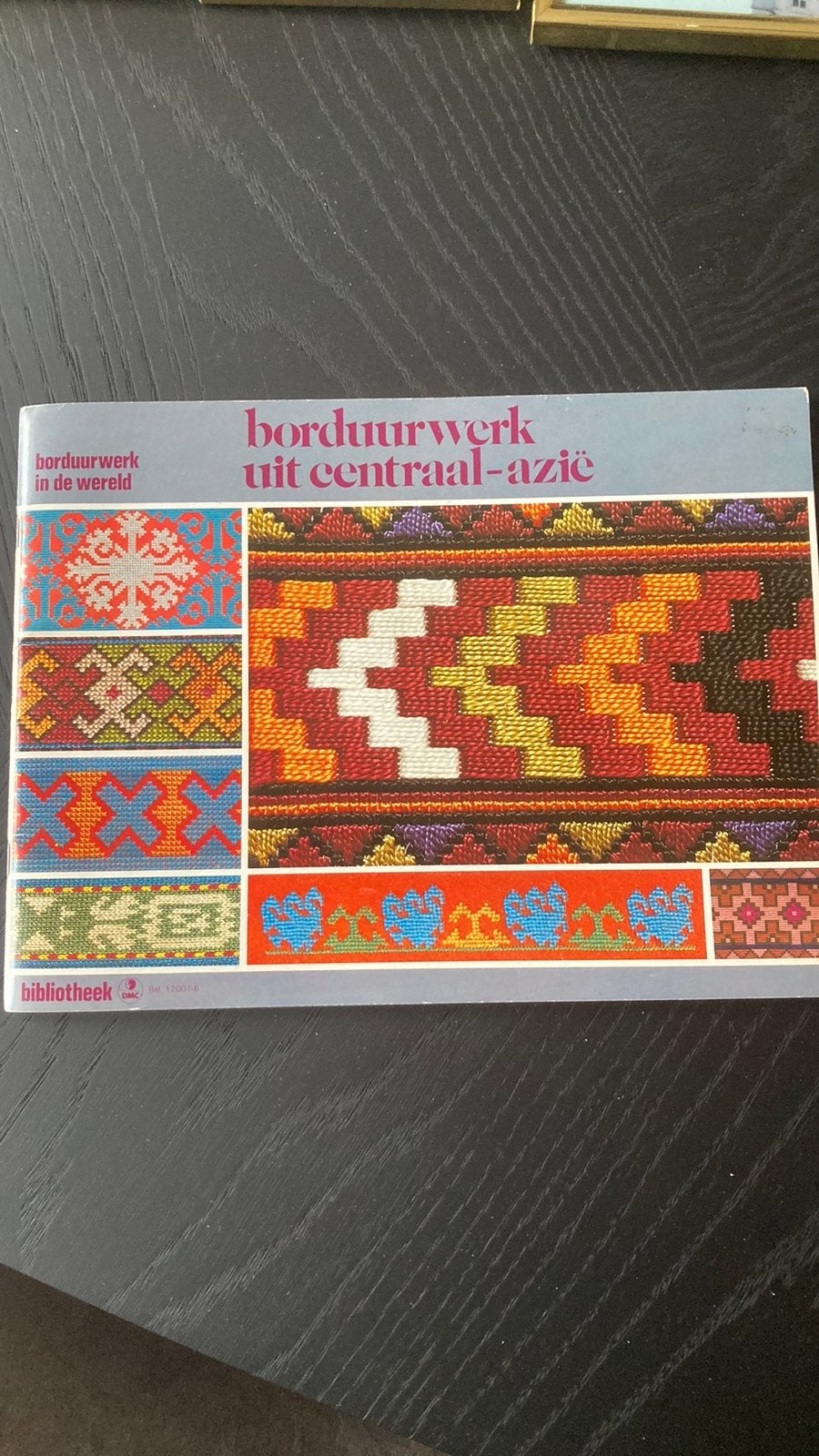 Vintage boek borduurwerk uit Centraal-Azië, Cd's en Dvd's, Vinyl | Verzamelalbums, Ophalen of Verzenden, Zo goed als nieuw, Overige genres