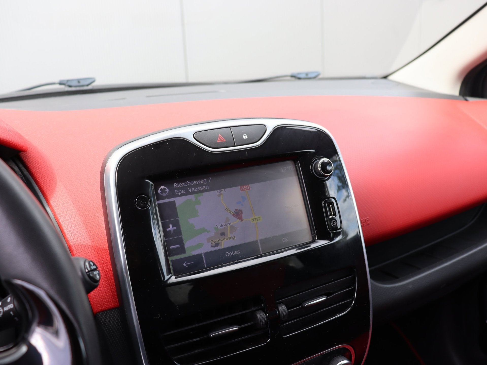 Foto 16 van Renault Clio 0.9 TCe ECO Night&Day navi LM 4-deurs *99.000km