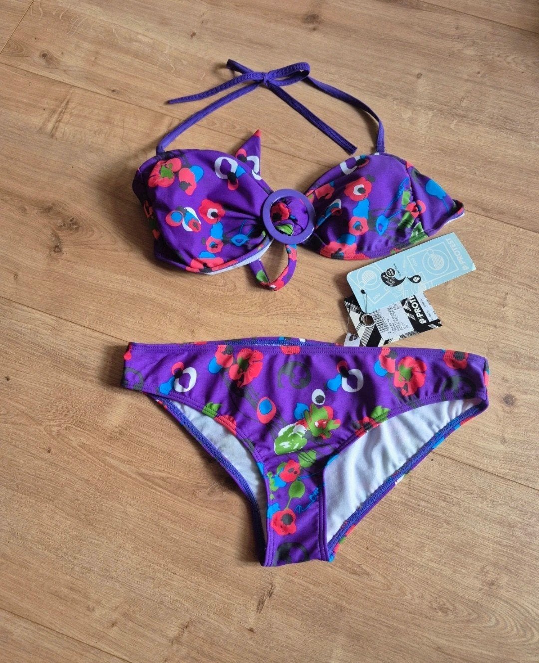 Nieuwe Protest bikini maat 40 met prijskaartje, Ophalen