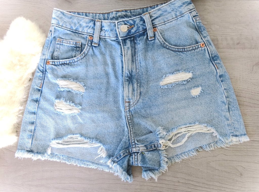 DIVIDED Trendy Korte Spijkerbroek Worn Look XS 34, Kleding | Dames, Divided, Blauw, Ophalen of Verzenden, Zo goed als nieuw