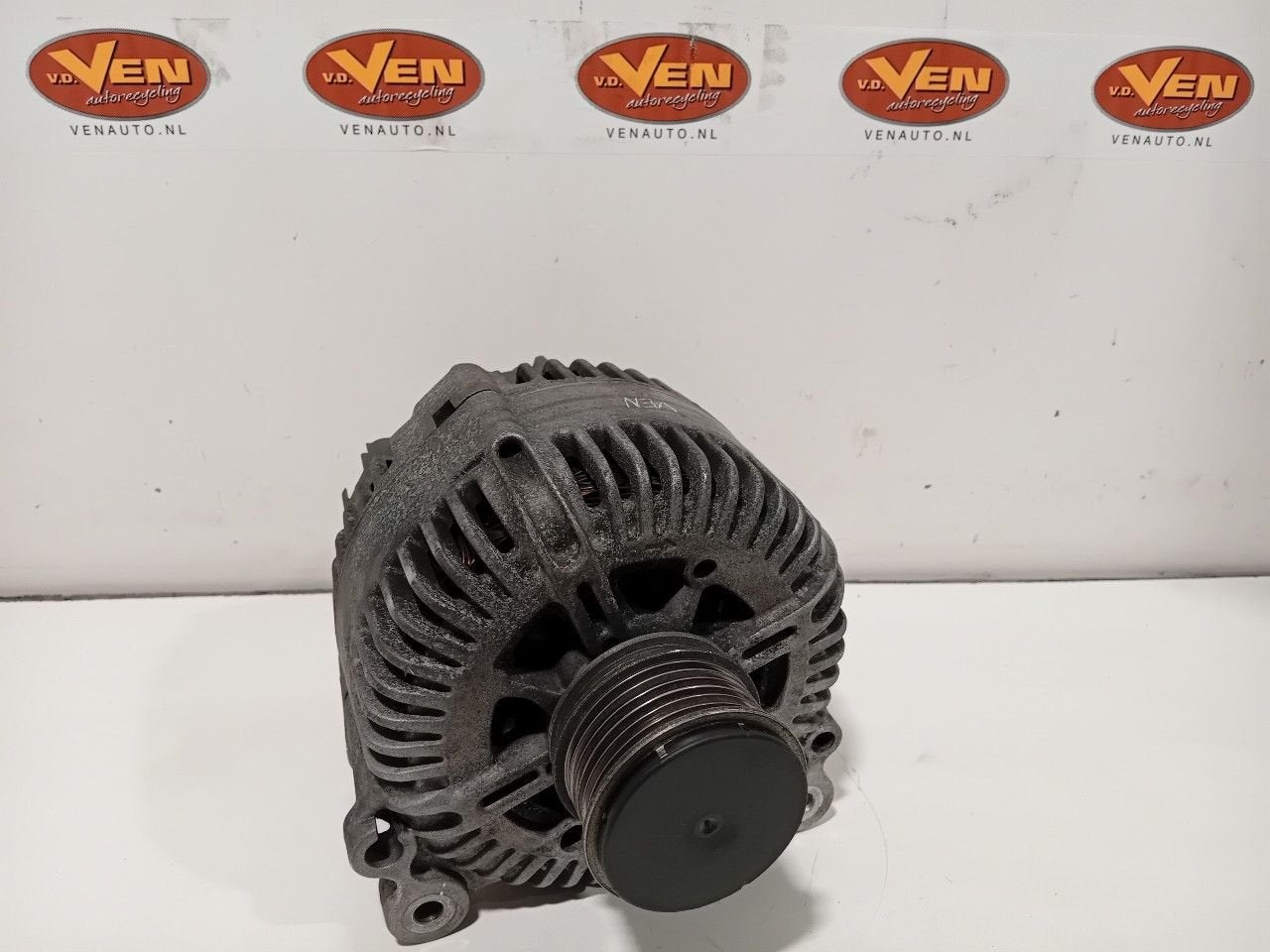 Dynamo Volkswagen Passat, Auto-onderdelen, Onderdelen@venauto.nl, Van der Ven Autorecycling B.V., Gebruikt, Ettenseweg 76, 4706 PB Roosendaal, The Netherlands