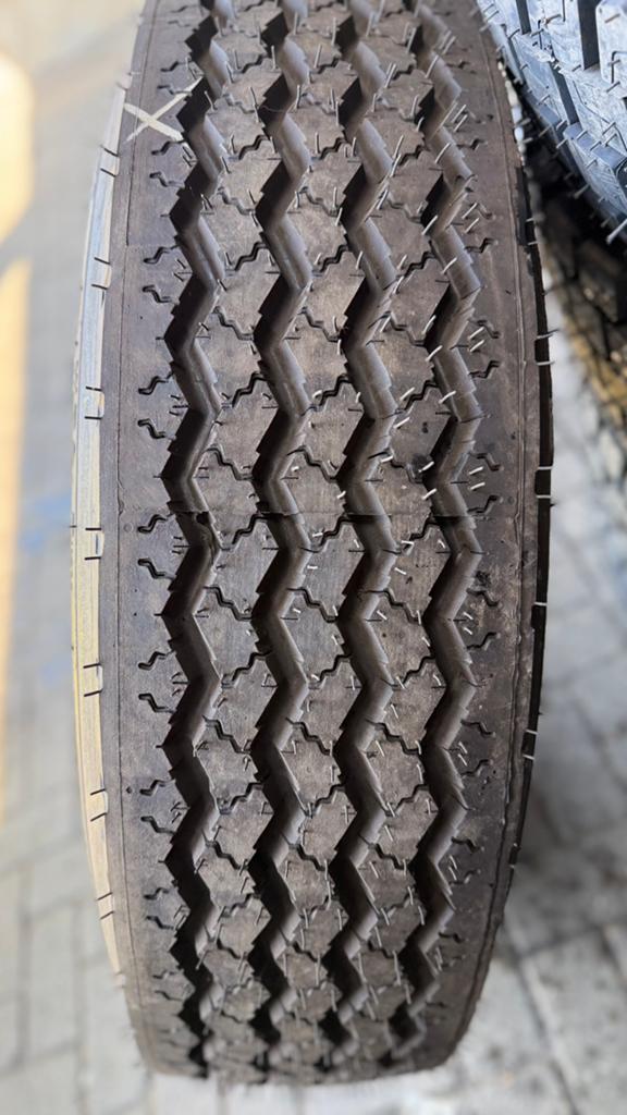 Set Goodyear 295/80 R22.5. Ubo ., Gebruikt, 295 mm, Vrachtwagen, Banden en Velgen