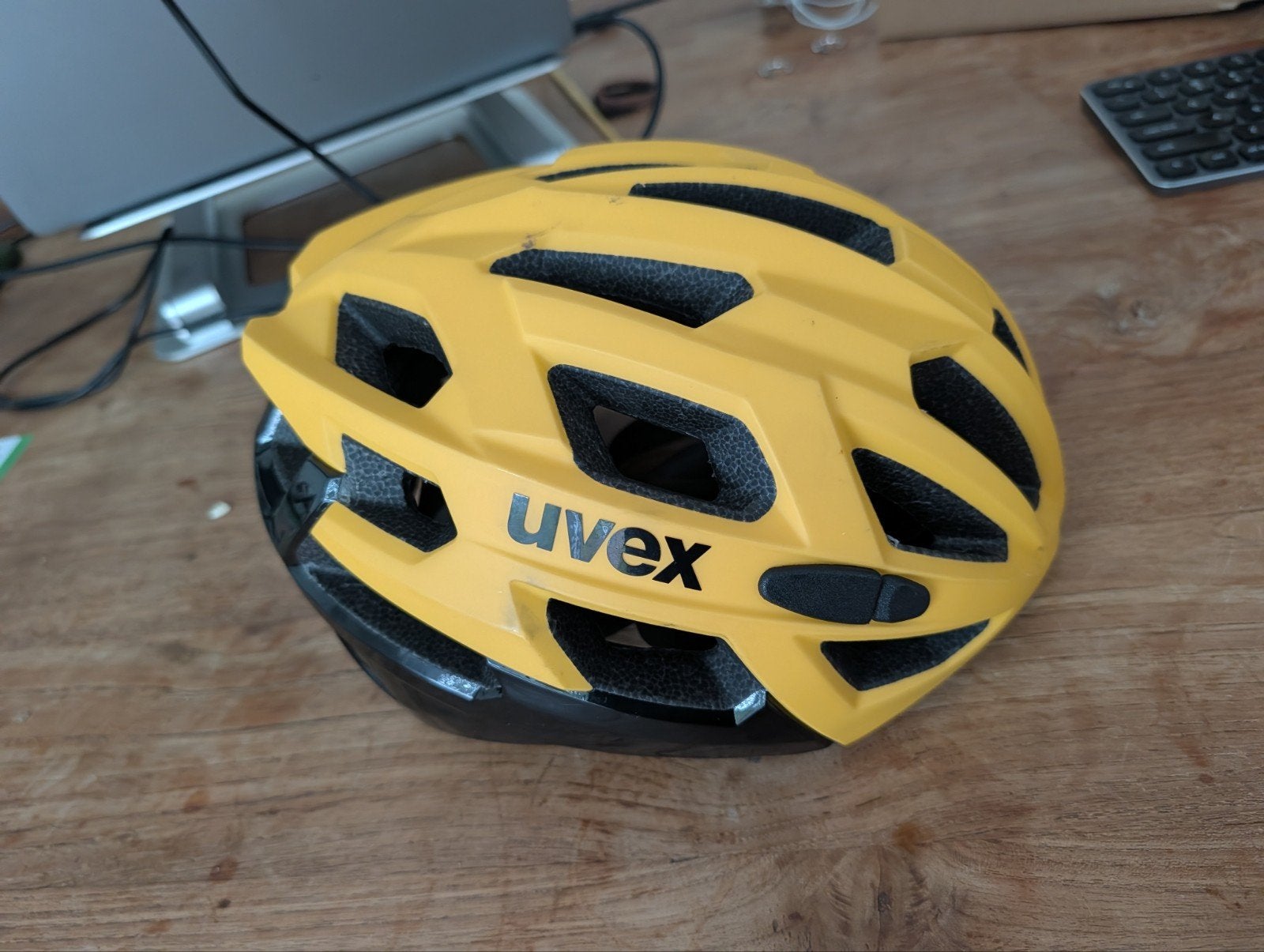 Uvex Race Seven fietshelm - Maat L (55-61 cm), Zo goed als nieuw, L, Heer of Dame, Uvex
