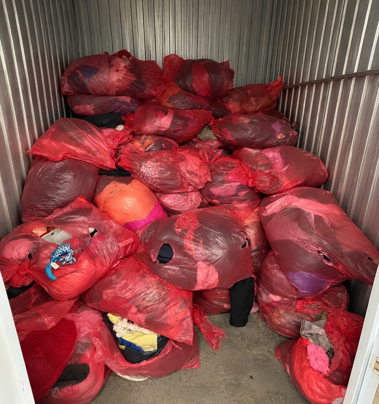 Partij 75 zakken ongesorteerde kleding - Snel ophalen!, Ophalen