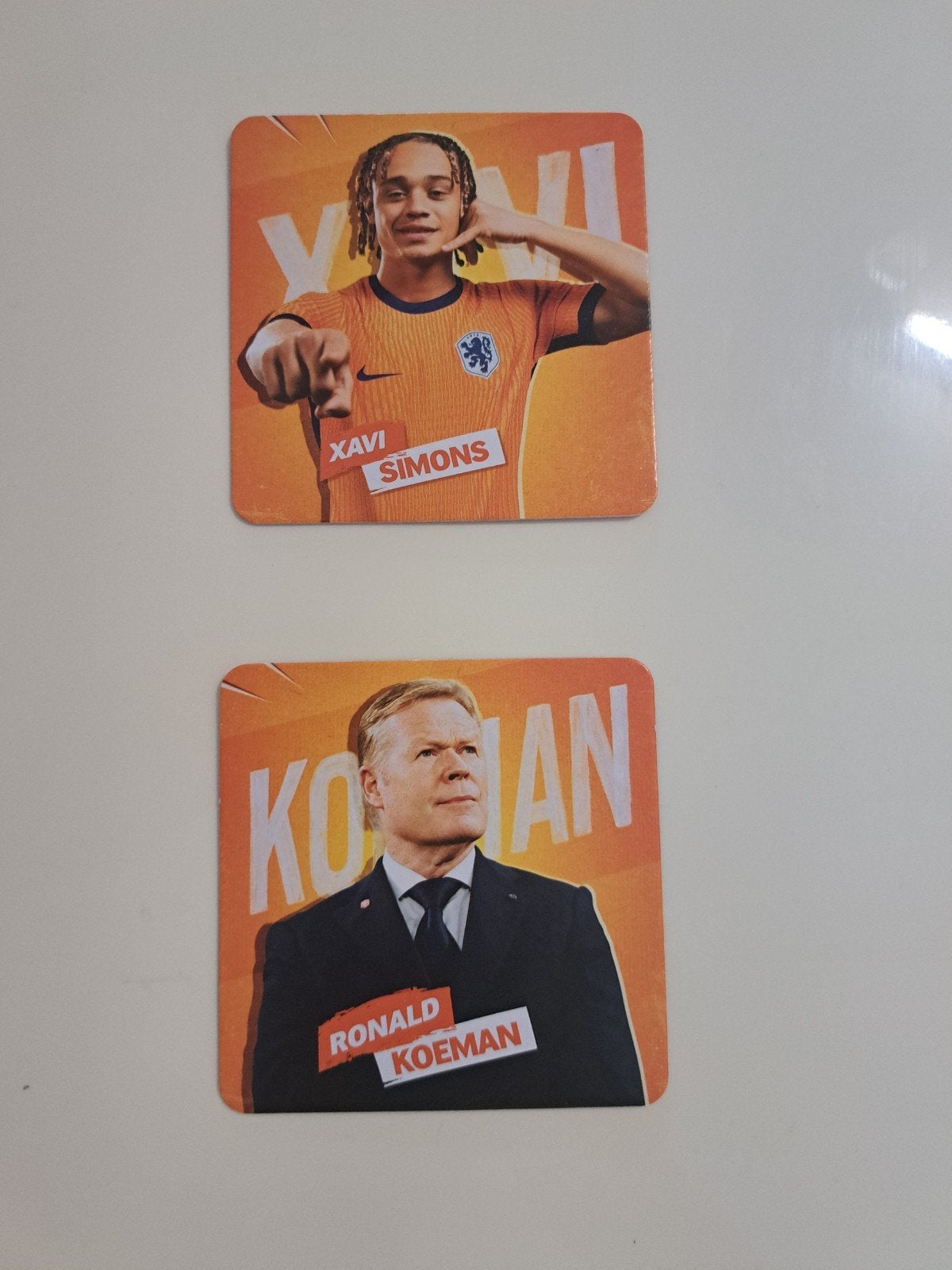 Voetbalplaatjes Xavi Simons en Ronald Koeman, Ophalen of Verzenden, Zo goed als nieuw, Overige sporten