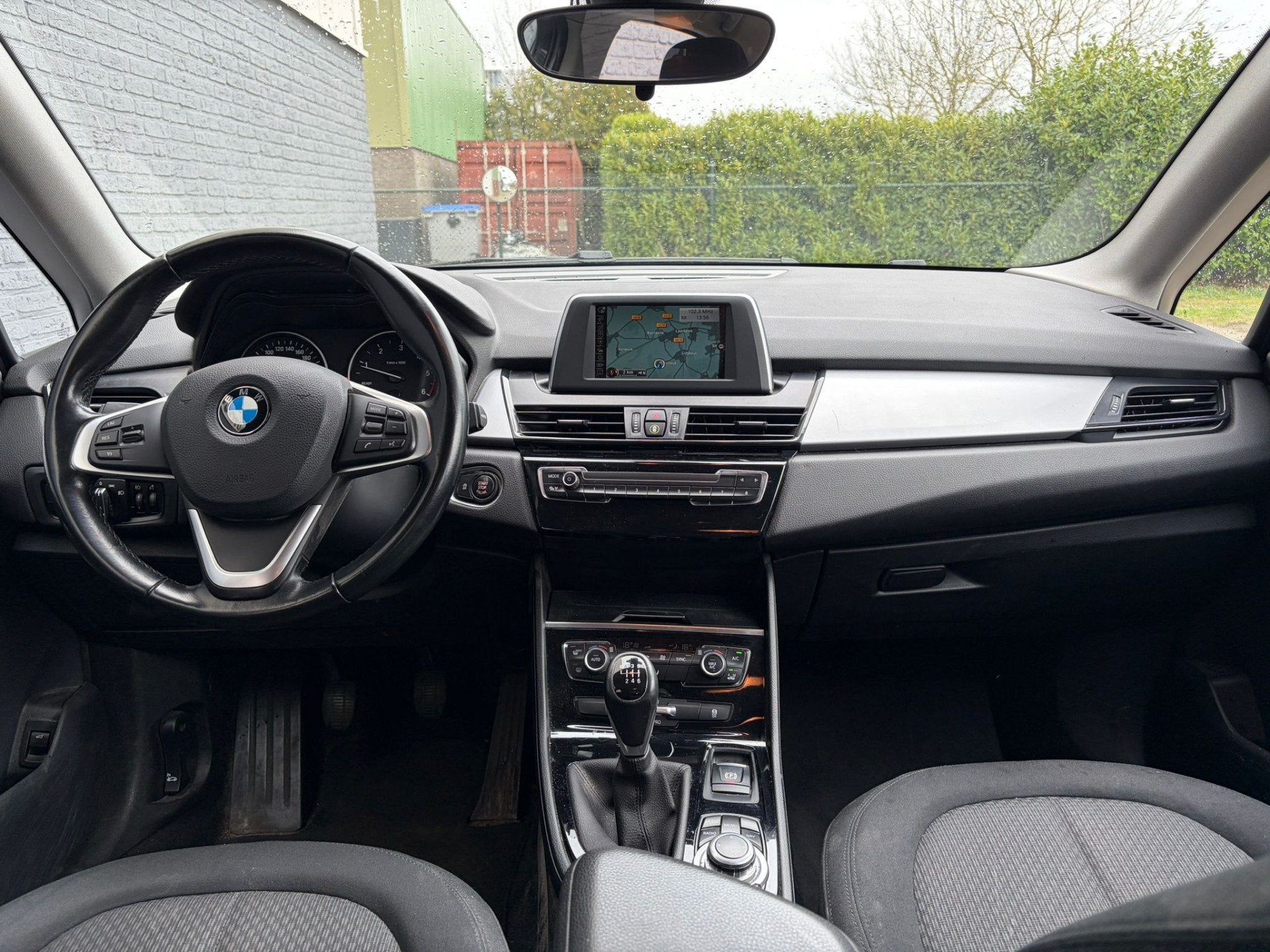 BMW 2 Serie Active Tourer 218D 136PK Trekhaak Navi Ecc Cruis, Auto's, Voorwielaandrijving, 725 kg, Te koop, 1300 kg