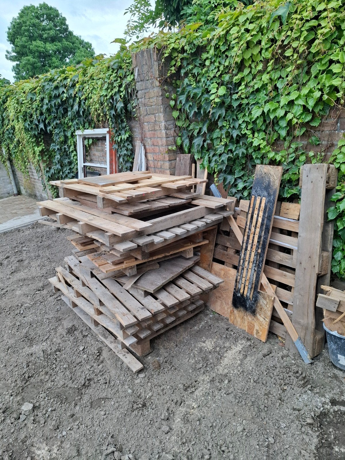 Pallets, afvalhout en oude vloerdelen, Tuin en Terras, Haardhout, Minder dan 3 m³, Ophalen