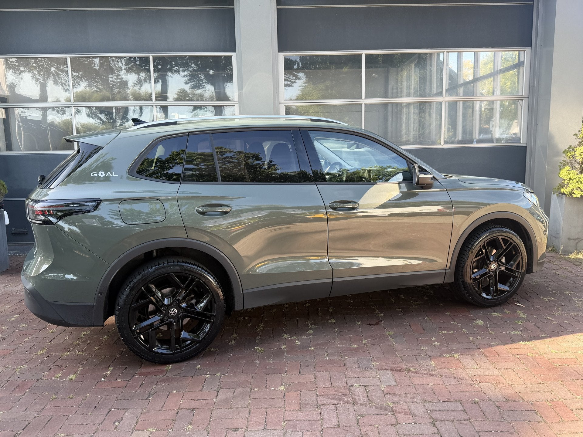Volkswagen Tiguan 1.5 eTSI 7-traps automaat 360 camera trekh, Auto's, Volkswagen, Zwart, Bedrijf, Automatische klimaatregeling