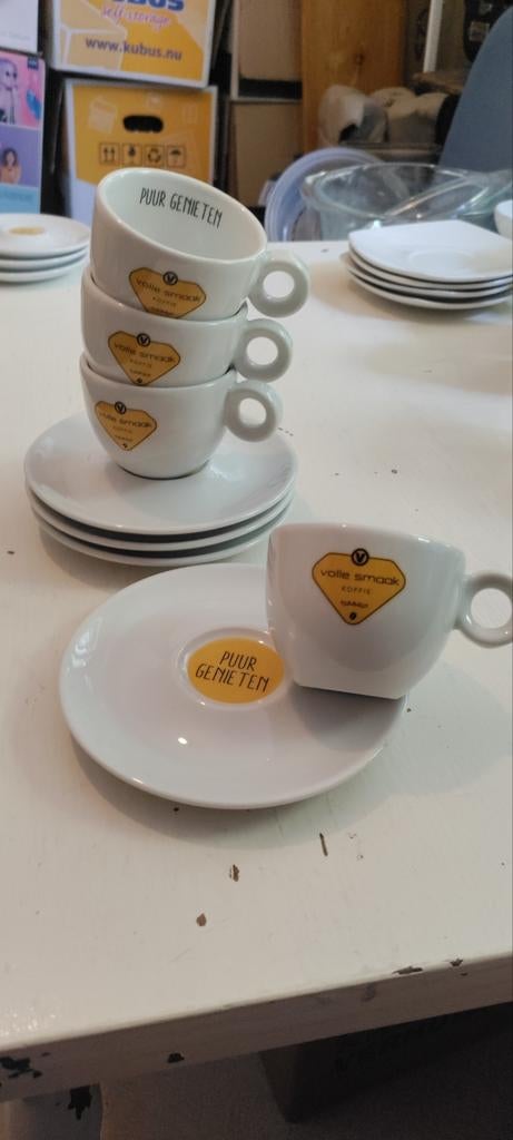 Koffiekopjes met schotels - Volle Smaak Koffie, Keramiek, Ophalen of Verzenden, Zo goed als nieuw, Overige stijlen