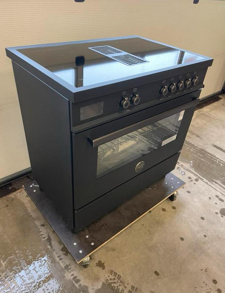 BERTZZONI AIRTEC INDUCTIE FORNUIS MET AFZUIGING Mat Zwart, Witgoed en Apparatuur, Fornuizen, 60 cm of meer, Nieuw, Energieklasse A of zuiniger