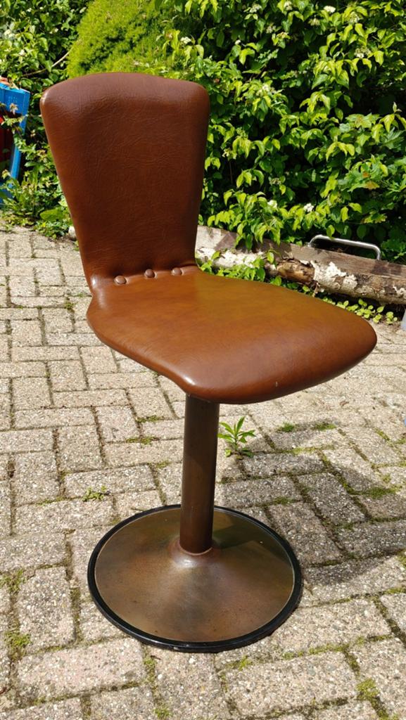 Vintage Kruk - Bruin Kunstleer met Metalen Voet, Ophalen, Gebruikt, Overige materialen